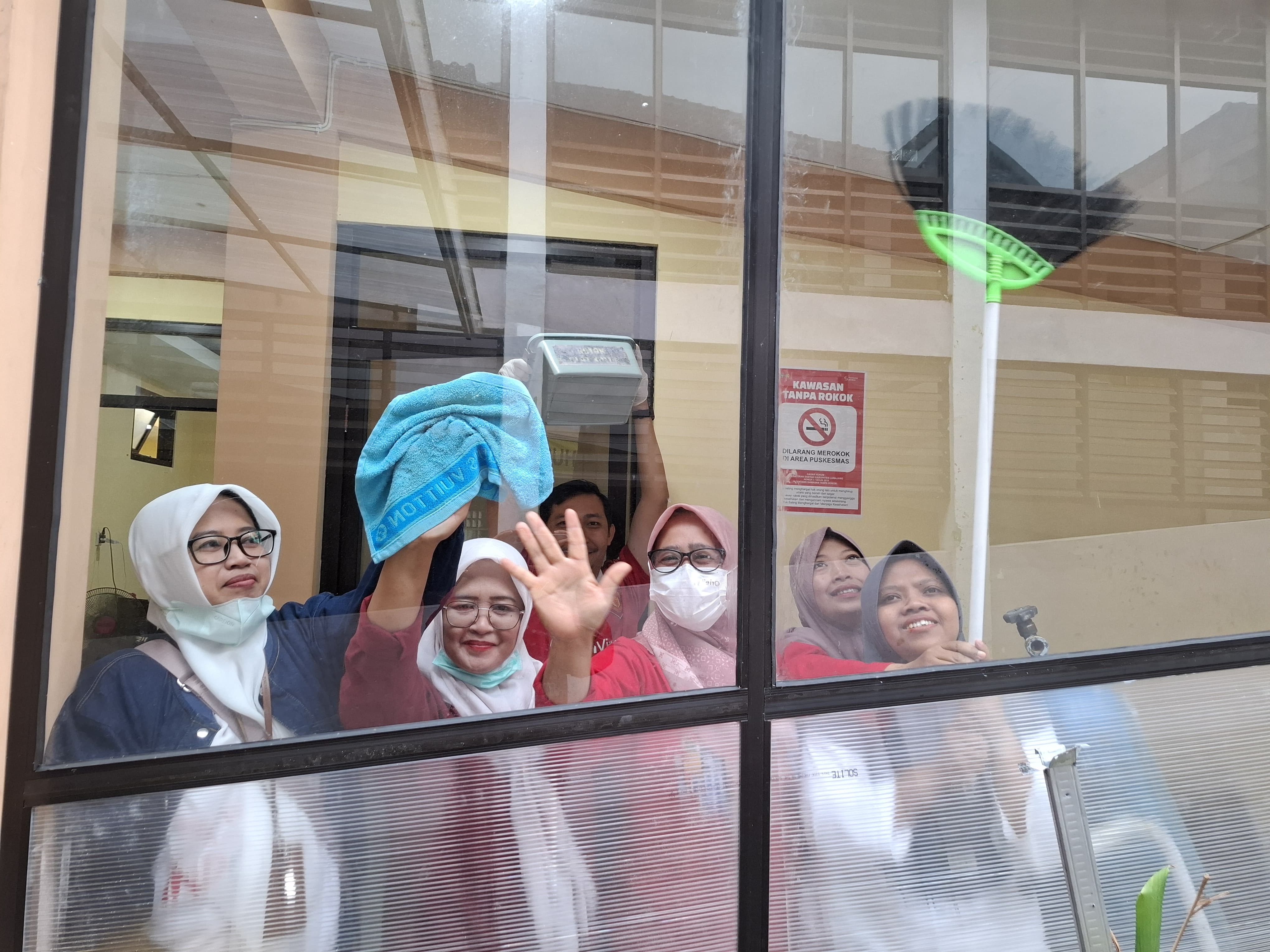 Kerja Bakti UPT Puskesmas Senduro dalam Rangka Memperingati HUT RI ke-80 Tahun 